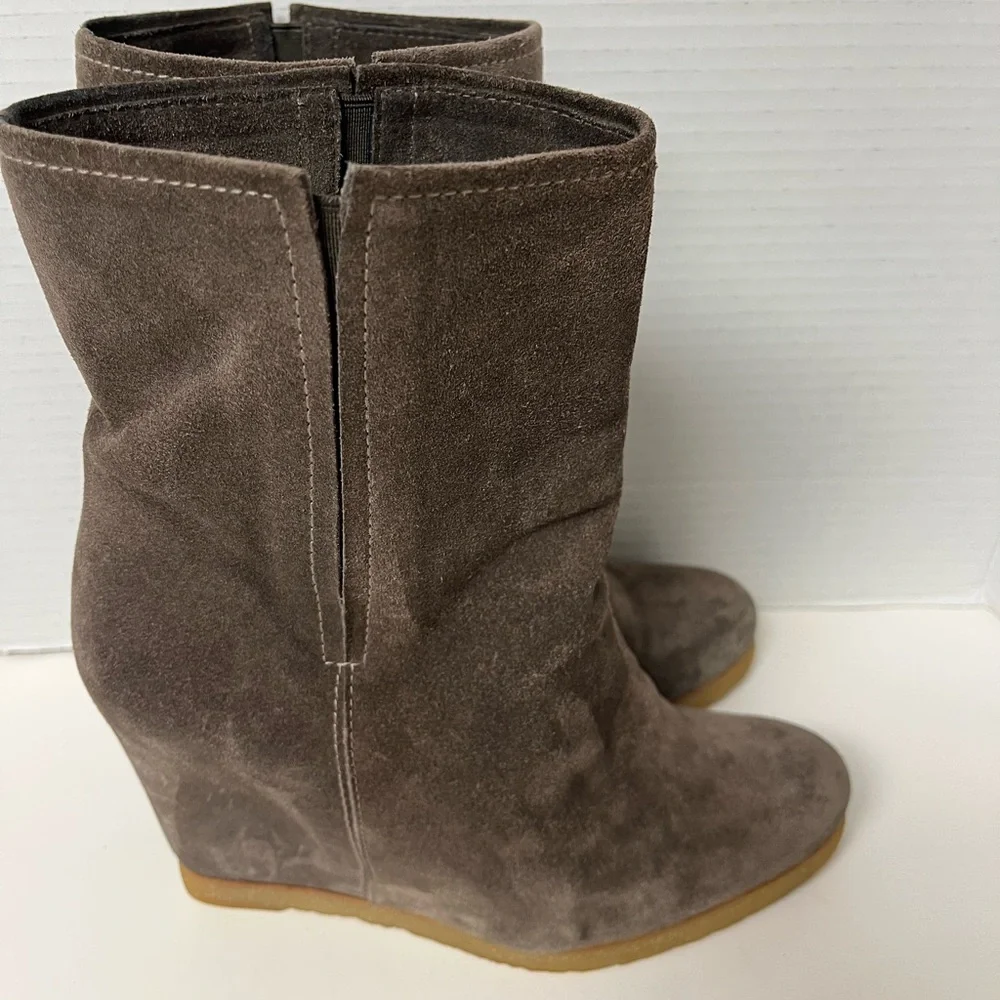 Stuart Weitzman Suede Wedge Platform Ankle Boots in Taupe Size 9 - Picture 4 of 8